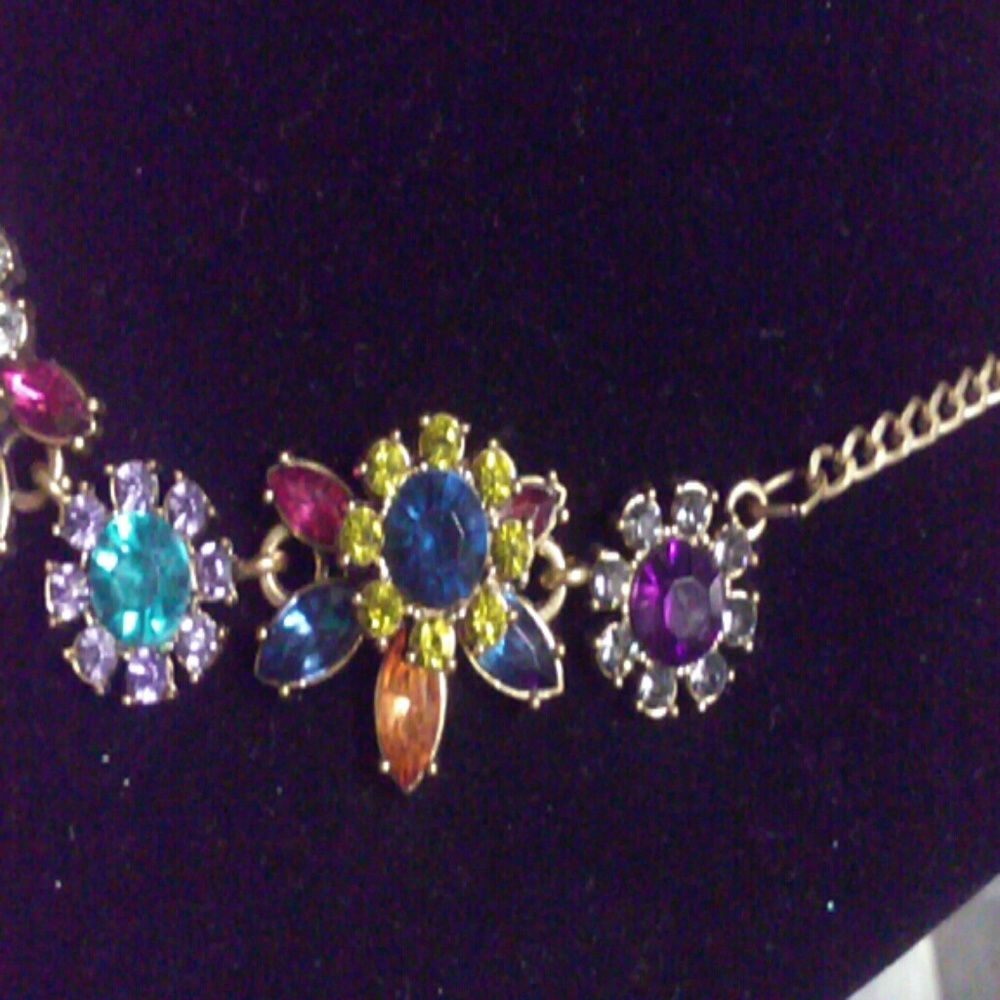 LAST ONE! Fun, Colorful Necklace and Earring Set - Picture 3 of 8